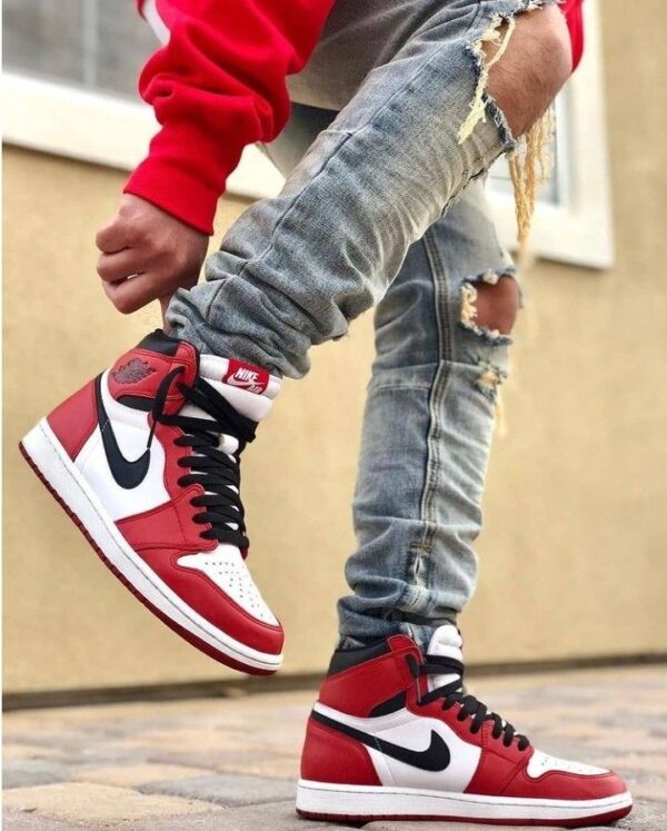 Alternative view of NIKE AIR JORDAN 1 RETRO HIGH OG "CHICAGO"