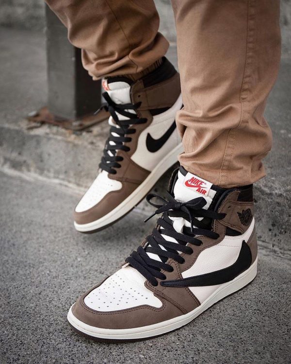 Alternative view of Air Jordan 1 Retro High x TRAVIS SCOTT