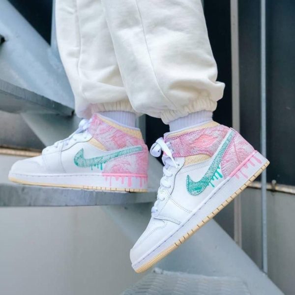 Alternative view of Zapatillas Jordan 1 Mid Ice Cream