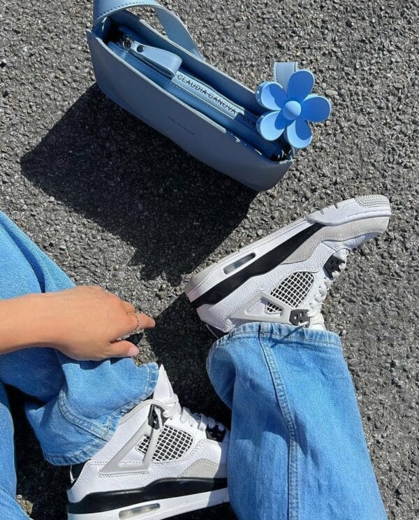 Alternative view of Jordan 4 Military Black