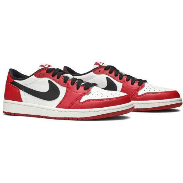 Alternative view of Air Jordan 1 Retro Low OG ‘Chicago’